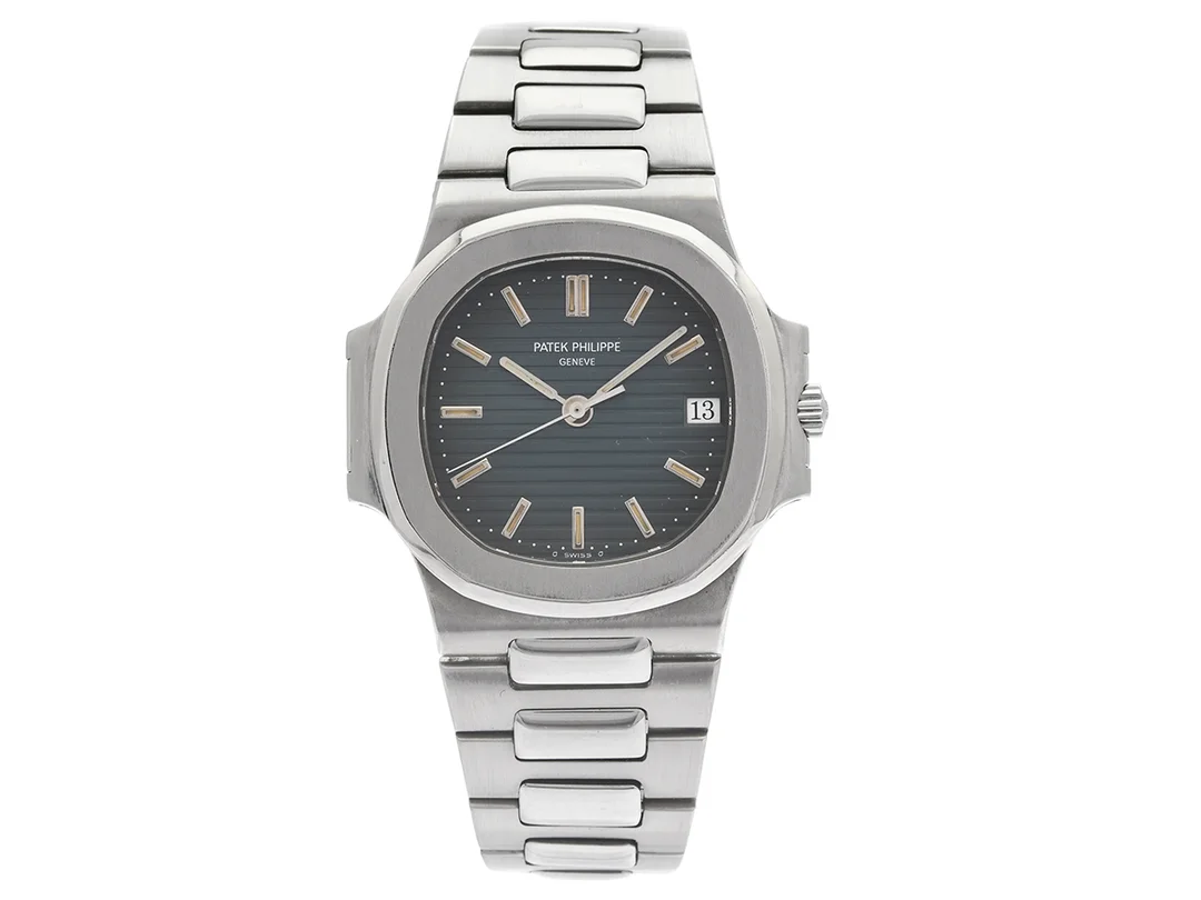 PATEK PHILIPPE, Geneve, Nautilus, Cal 335SC, Serie nr. 3021766, Ref nr. 3800/001, Boett nr. 4004720, herrur, 37 x 39 mm, stål, automatisk, safirglas (skadat), datum, integrerad originallänk, viklås, cert, april 1997, box (skadad), ytterkartong, — Klockor/Patek Philippe — Kaplans