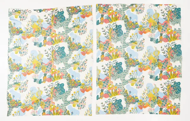 JOSEF FRANK. Gardiner, 1 par, "Anakreon", Firma Svenskt Tenn.