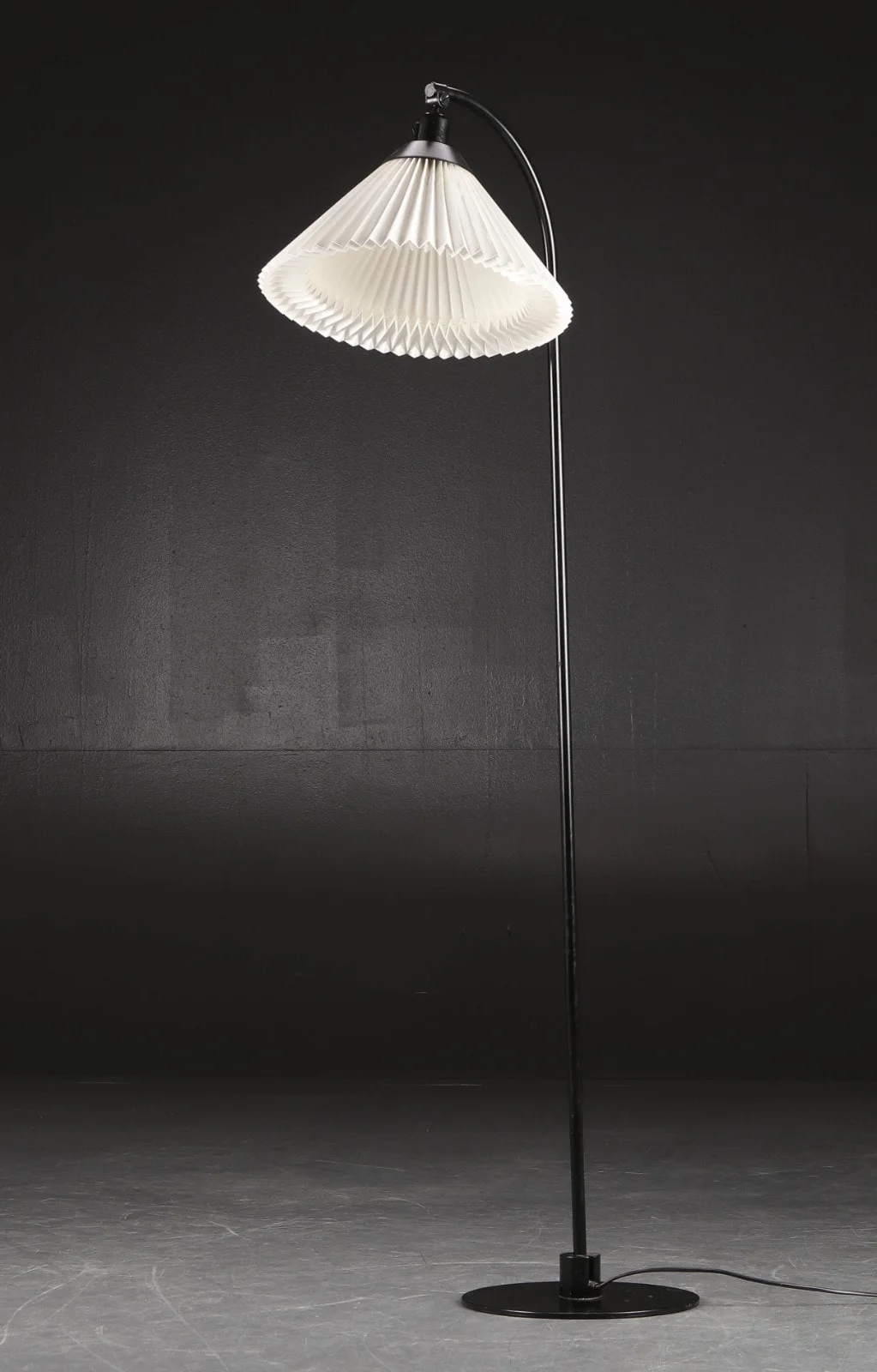 Flemming Agger for Le Klint. Gulvlampe / standerlampe, model 368 — Lamps and lighting/Floor lights — Lauritz