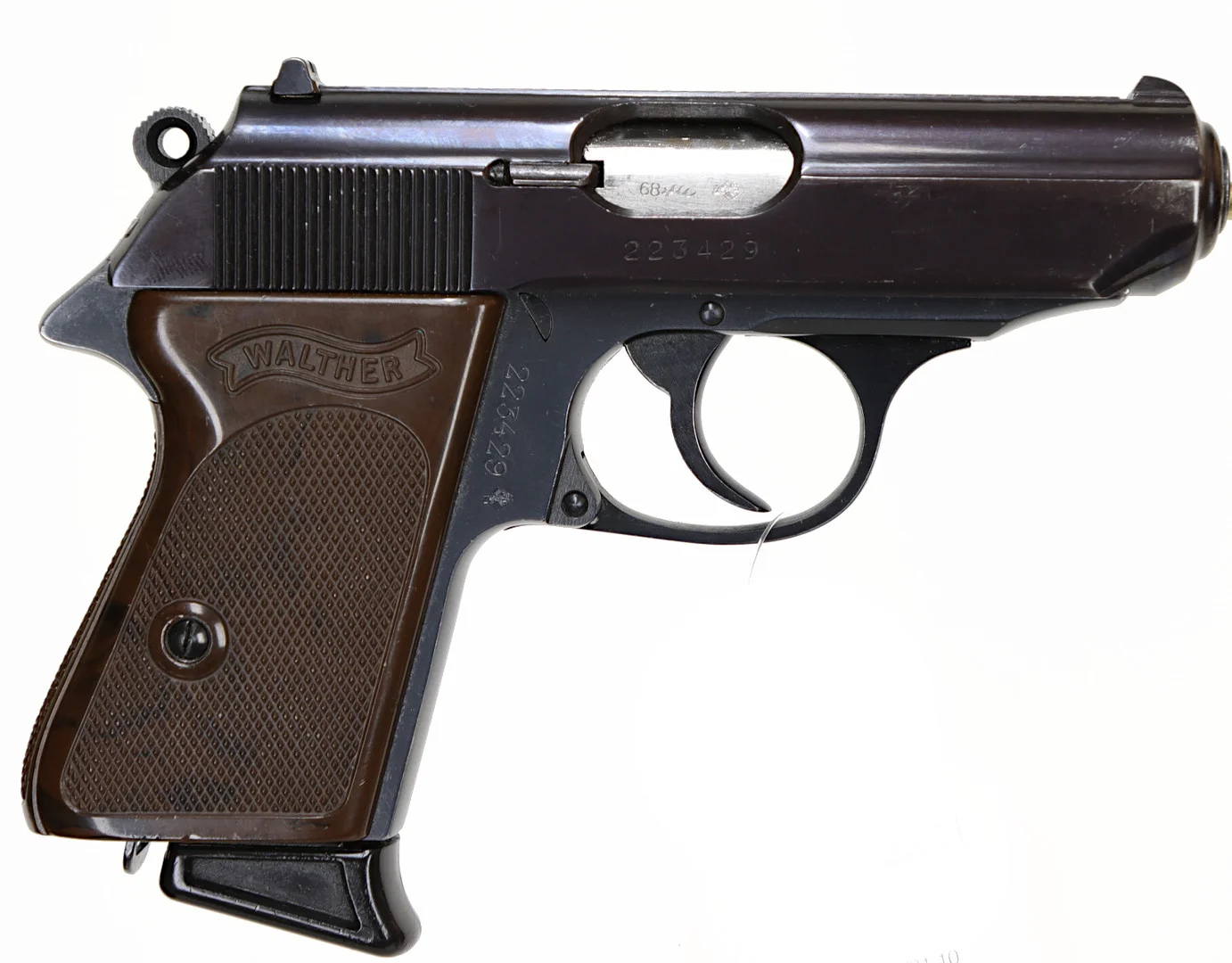 69. PISTOL, tysk, Halvautomatisk, fabrikat Walther Ulm, modell PPK, kaliber 7,65mm, tillv.nr 223429, se-nr SE1306036. — Pistols — Walter Borg