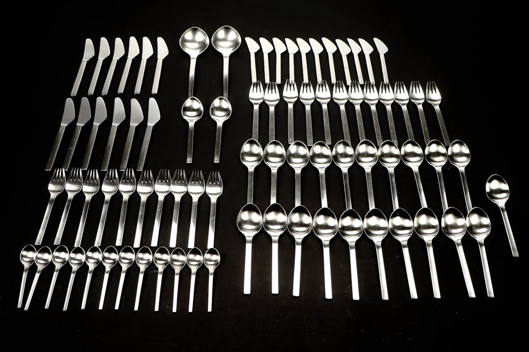 Magnus Stephensen for Georg Jensen. 'Tuja'. Bestik af stål (82) — Silver, bronze, copper and pewter/Silver flatware — Lauritz