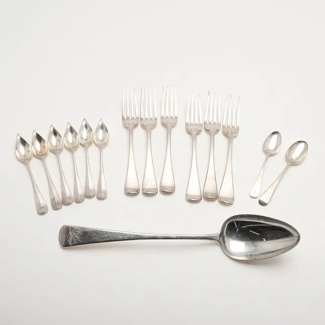 A SET OF SIX VICTORIAN OLD ENGLISH PATTERN TABLE FORKS.