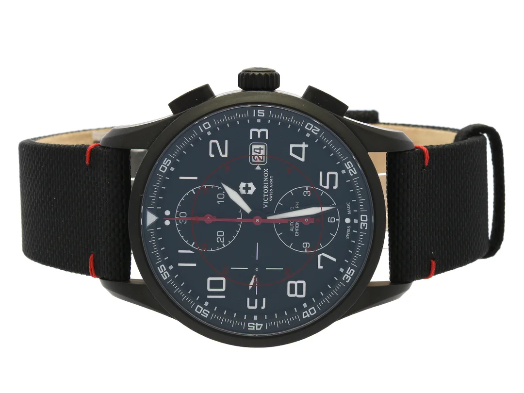 VICTORINOX, Swiss Army, Airboss, Cal ETA 7750, Serie nr. 150928203, Ref nr. V241721, kronograf, herrur, 42 mm, svart PVD, automatisk, safirglas, datum, glasbaksida, textilband, viklås, cert, mars 2018, box, ytterkartong. — Klockor/Victorinox — Kaplans