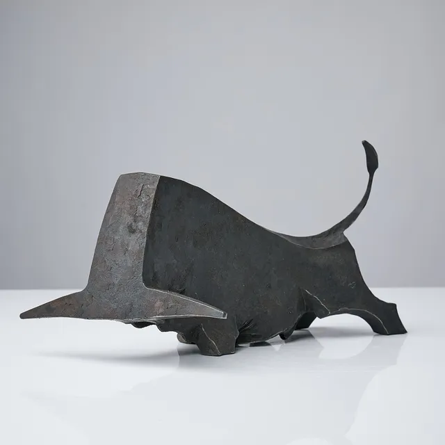 LARS LARSSON. SKULPTUR, tjur, svärtat järn, signerad.