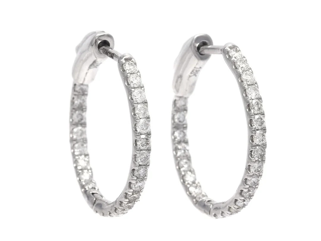 ÖRRINGAR, 18K vitguld, 46 briljantslipade diamanter ca 0,61 ctv, ca TW-TCr/P, höjd 18 mm, vikt 3,3 g — Smycken/Örringar — Kaplans