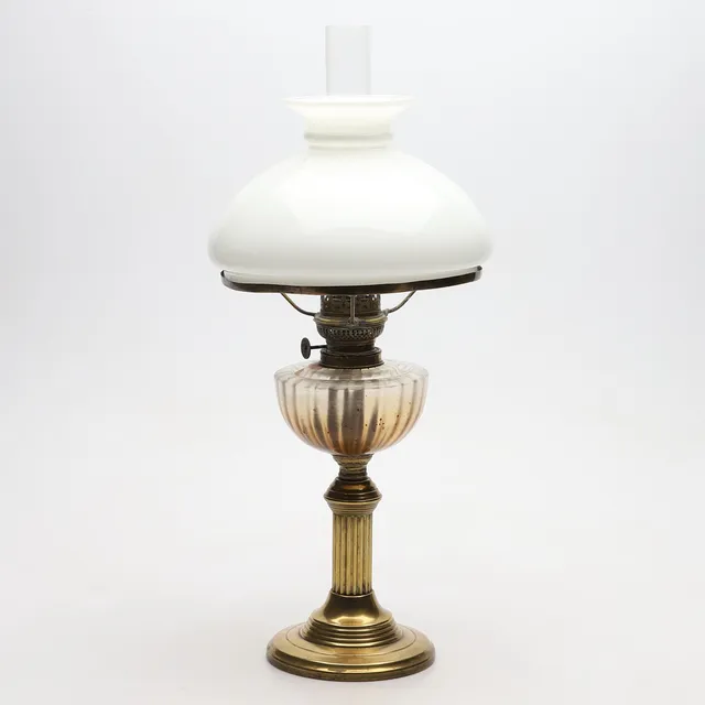 BORDSFOTOGENLAMPA, glas och mässing, 1900-talets början.