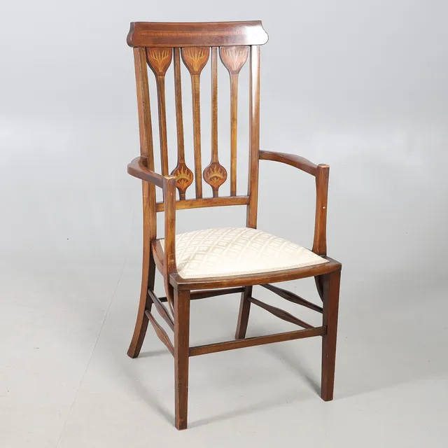 EARLY 20THC MAHOGANY ELBOW CHAIR.