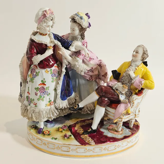 GRUPO "ESCENA GALANTE DIECIOCHESCA" EN PORCELANA DE VOLKSTEDT.