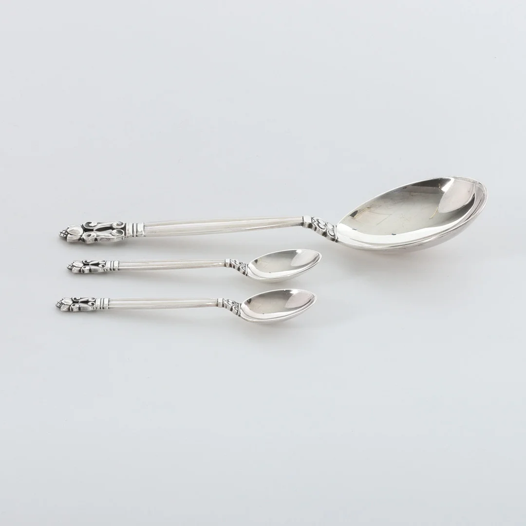 JOHAN ROHDE. 1856-1935. Potatissked och 2 st kaffeskedar, silver, "Konge/Acorn", sterlingsilver, Georg Jensen, Danmark 1915-27. — Silver — Auktionsverket Engelholm