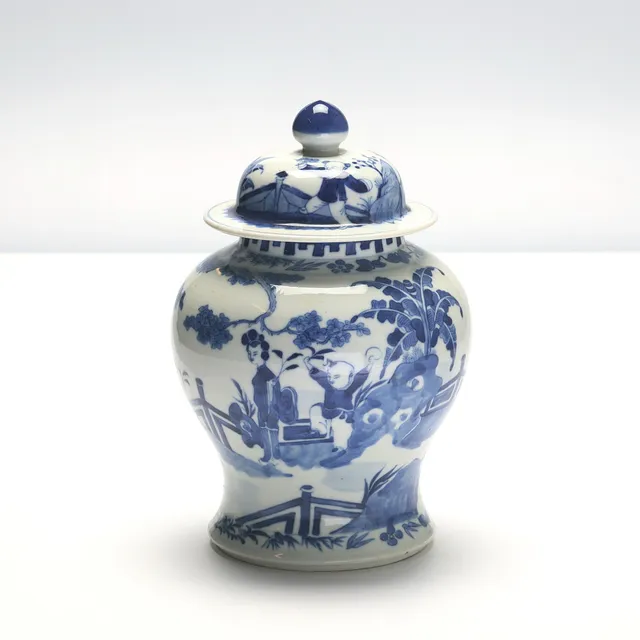 BOJAN MED LOCK. Kina, 1800-tal, porslin.