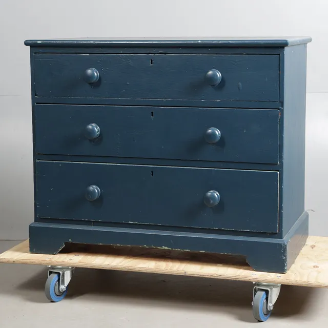 A VICTORIAN PAINTED CHEST OF DRAWERS.