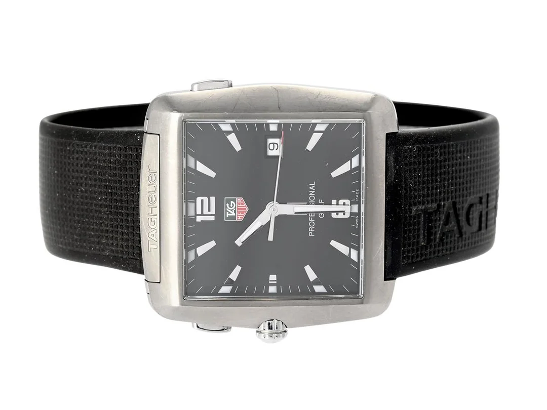 TAG HEUER, Professional Golf, "Tiger Woods Edition", Serie nr. GX9367, Ref nr. WAE1110, herrur, 36,5 x 33 (37) mm, titan/stål, quartz, safirglas (nagg), datum, integrerat gummiband, längd 180 mm, ca 2005. Limiterad och numrerad (Nr. 2256/8000). — Klockor/Tag Heuer — Kaplans