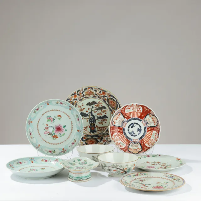 Dele kinesisk porcelæn og et japansk Imari fad, 18-1900 tallet (9).