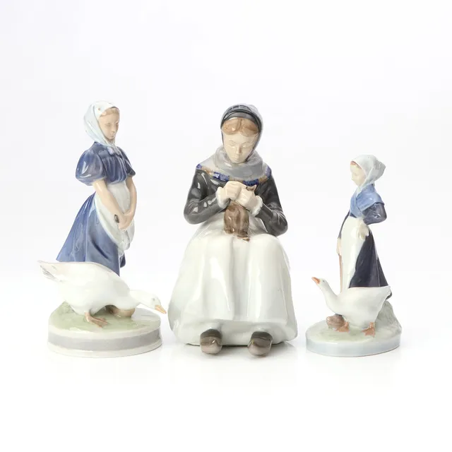 ROYAL COPENHAGEN, FIGURINER, TRE ST. Porslin. Nr 1317, 528 och 529.