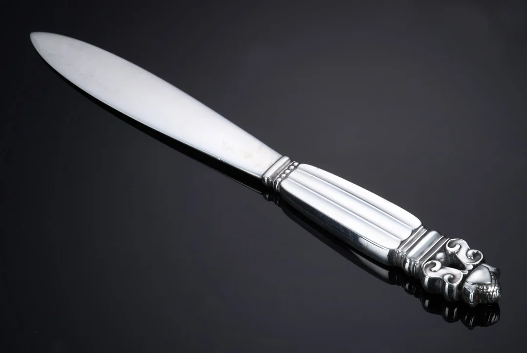 Johan Rohde for Georg Jensen. 'Konge' brevkniv med skaft af sterlingsølv — Silver, bronze, copper and pewter/Silver flatware — Lauritz