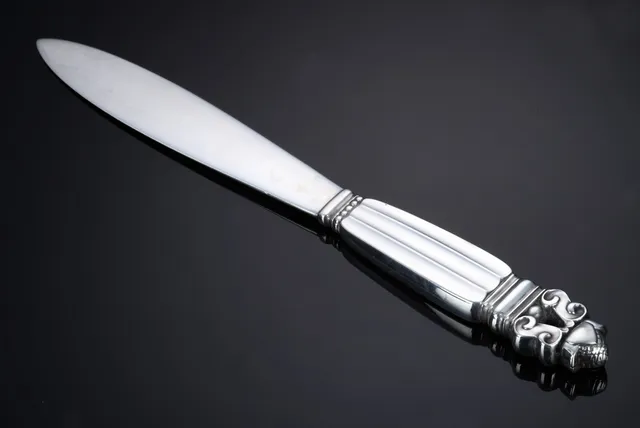 Johan Rohde for Georg Jensen. 'Konge' brevkniv med skaft af sterlingsølv