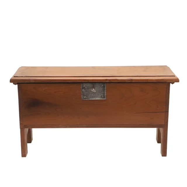 A MINIATURE YEW WOOD COFFER.