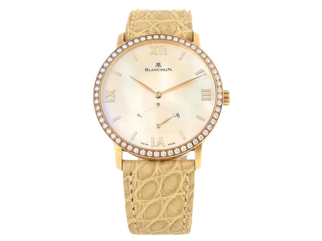 BLANCPAIN, Villeret Ultra Slim, Retrograde, Cal 7663, Ref nr. 4063-1861-55, Serie nr. 26, unisex, 40 mm, 18K guld, automatisk, safirglas, liten sekundvisare (retrograd), pärlemorurtavla med diamanter (78 st. 8/8), briljantkrans (57 st. ca TW/VVS, ca 1,14 ctv), läderband, originalspänne i 18K guld, ca 2015, box (ej komplett, skadad).
