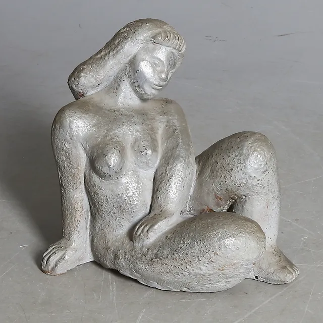 ERLING VALLDEBY. TILLSKRIVEN. Skulptur, Kvinnostudie, patinerad gips, osignerad.