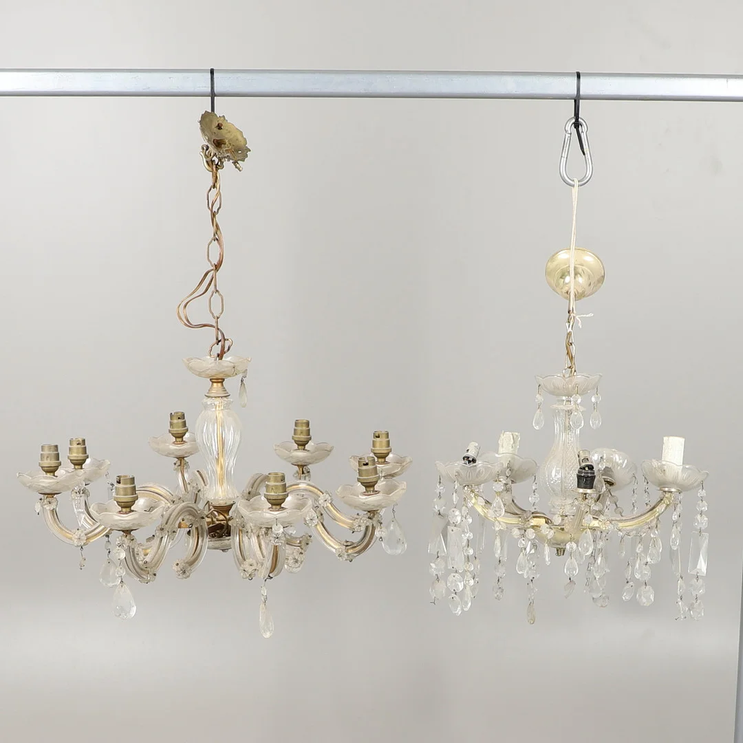 AN EIGHT BRANCH GLASS HANGING CEILING LIGHT AND A SMALLER EXAMPLE. — Ceiling lights — Lawrences Auctioneers