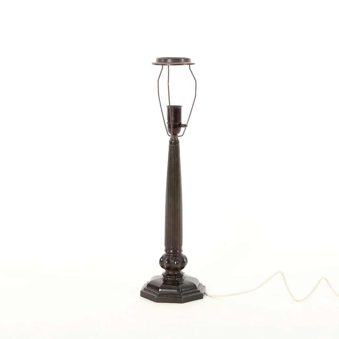 JUST ANDERSEN. 1884-1943. Bordslampa, modell "2288", disco metall, 1930-tal, Danmark. — Table Lamps — Auktionsverket Engelholm