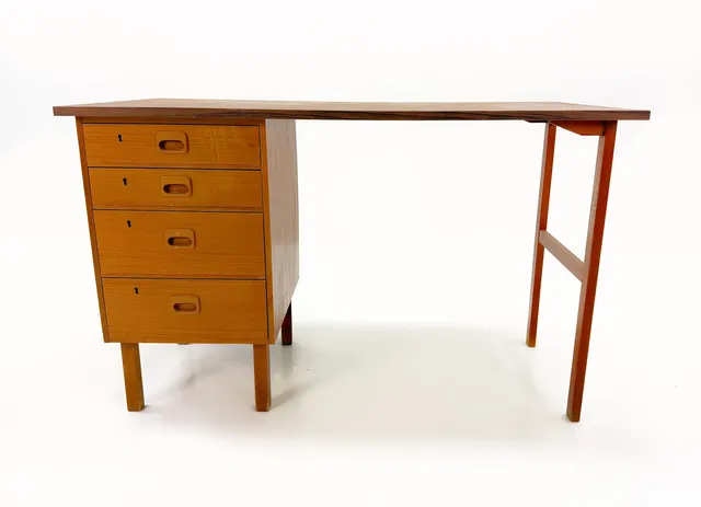 SKRIVBORD - Teak och laminat 1960/70tal.
