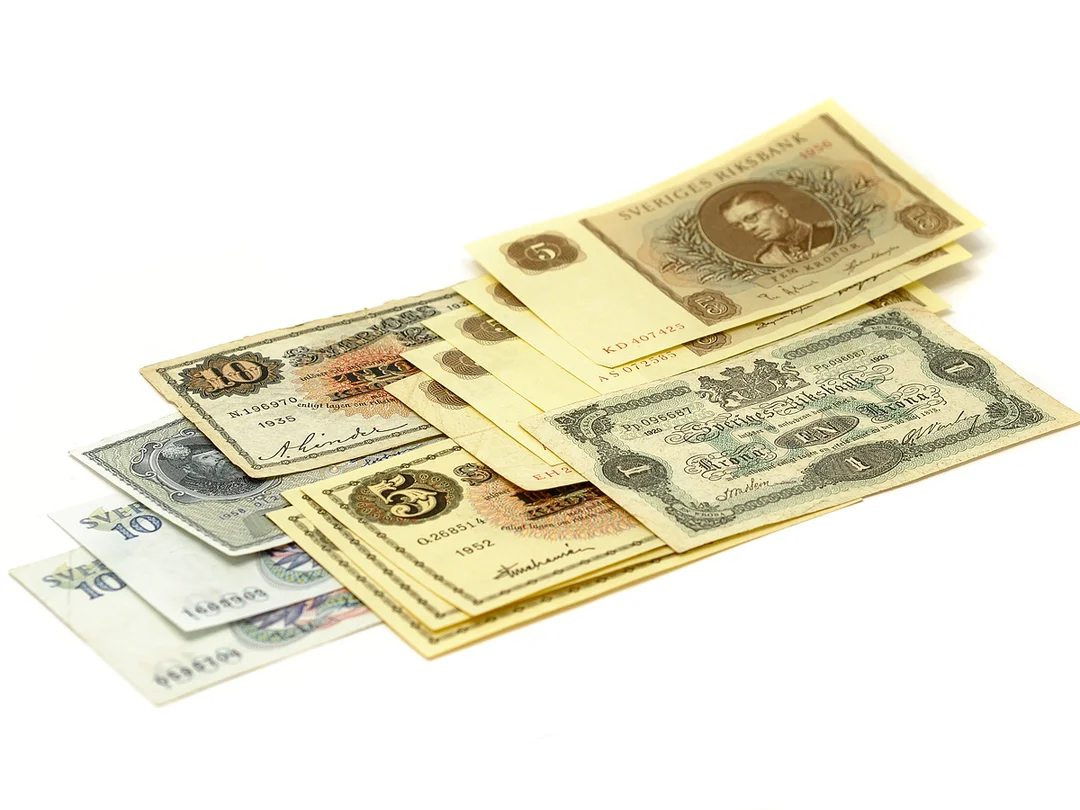 13 SEDLAR, 4 st 10 kronor 1935-1968 8 st 5 Kronor 1952-1963, 1 Krona 1920, blandad kvalité. — Mynt/Sedel — Kaplans