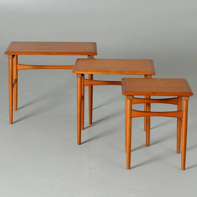 3 Satztische, Teak.