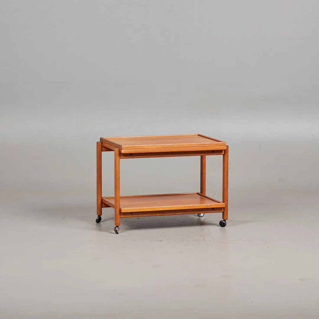 Barwagen / Beistelltisch, Teak, 1960er Jahre. — Other — Stockholms Auktionsverk Köln