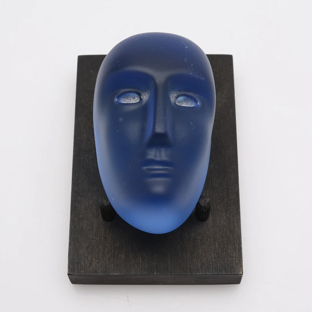 BERTIL VALLIEN. SKULPTUR, "BRAINS", KOSTA BODA, OSIGNERAD. — Art glass — Crafoord Auktioner Lund