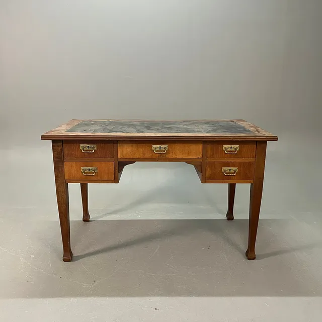 SKRIVBORD, ek, Jugend. 1900-talets första hälft.