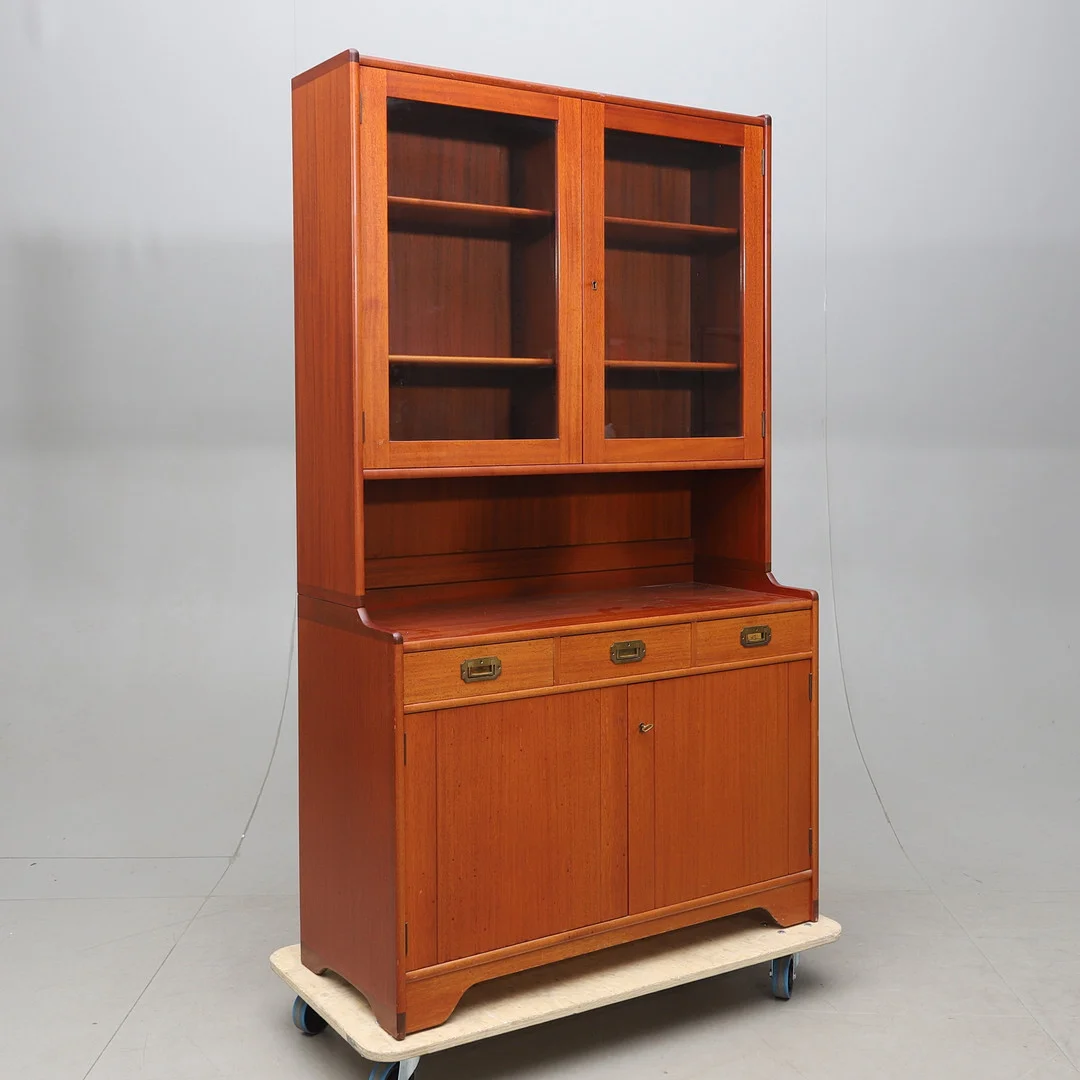 HANS EHRLIN. skåp, mahogny, Nya Eftr. Ehrlin Möbel AB, 1900-talets andra hälft. — Cupboards, Cabinets & Shelves — Gomér & Andersson Norrköping