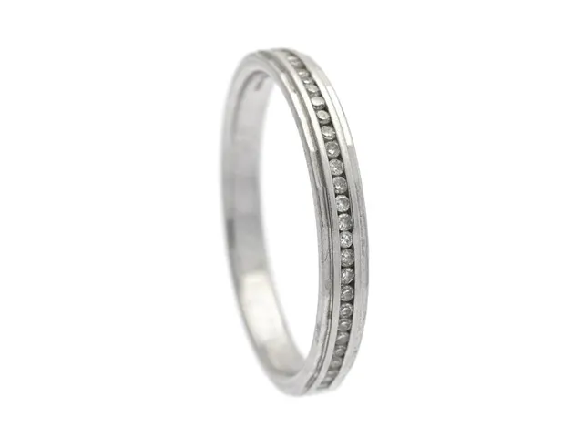 RING, platina, åttkantslipade diamanter ca 0,14 ctv, stl 18 mm, vikt 3,5 g, gravyr, diamanter med nagg.