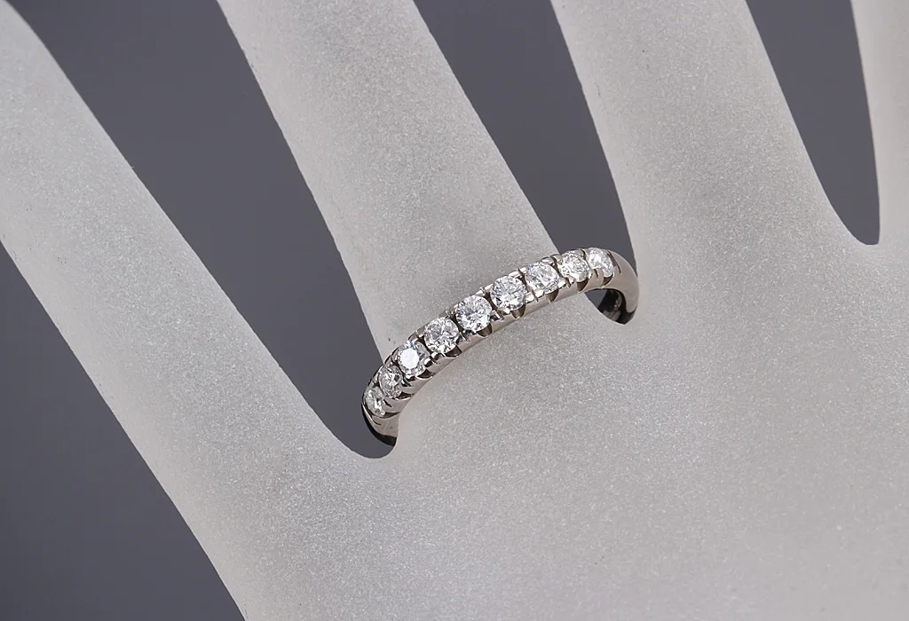 Alliancering i 14 kt. hvidguld, 0.48 ct. — Jewellery/Rings — Lauritz