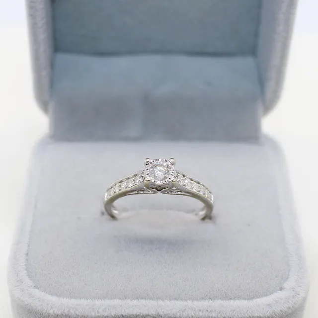 DIAMOND SOLITAIRE RING 0.33CT.