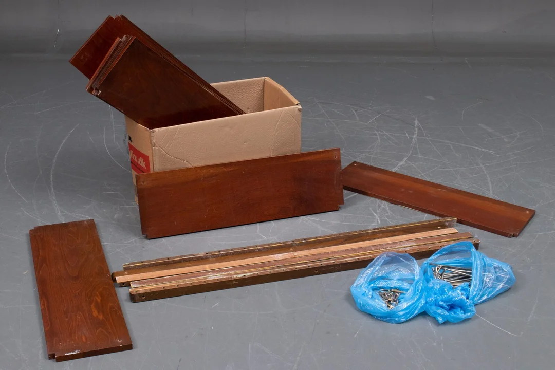 Dansk møbelproducent: Væghængte hylder - teaktræ (22) — Furniture/Shelving — Lauritz