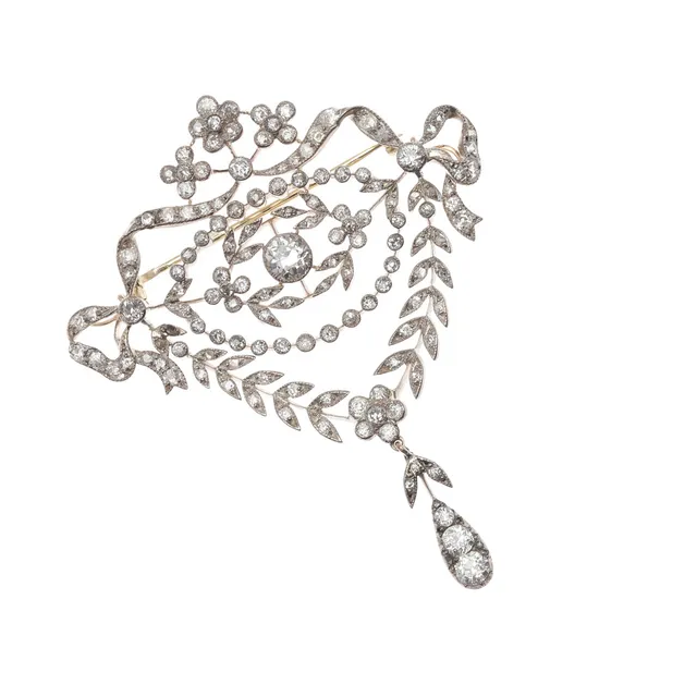 A BELLE EPOQUE DIAMOND BROOCH.