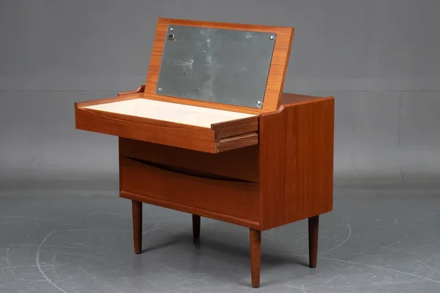 Ølholm Møbelfabrik, sminke /toiletbord af teak 1960'erne