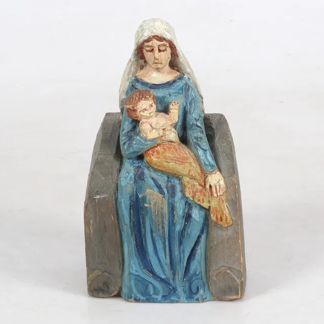 IDA MALM. Skulptur, skuret och bemålat trä, "Madonnan och barnet", signerad, Bergsjö, Hälsingland.