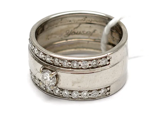 Ring vitguld 18K 4,7g Ø16¾, graverad med diamanter 1xca.0,18ct 24xca.0,02ct