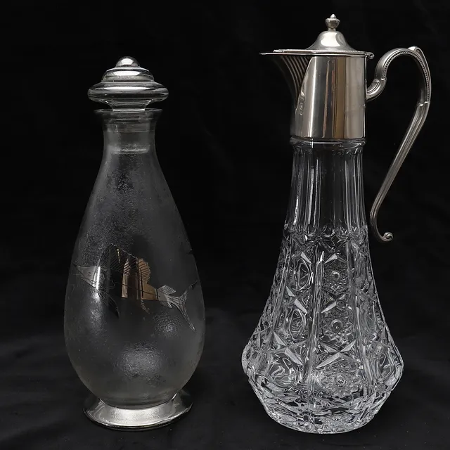 A PEWTER MOUNTED CLARET JUG.