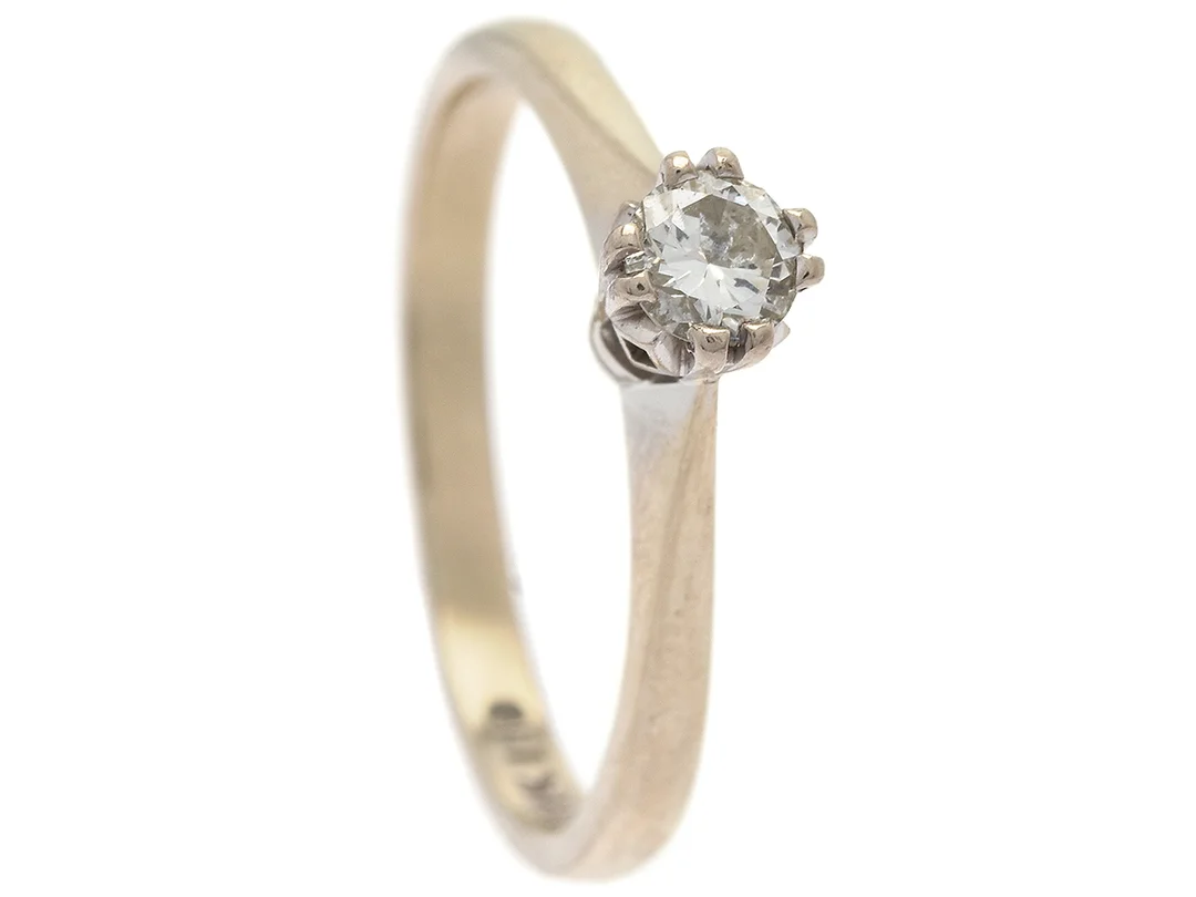 ENSTENSRING, 18K vitguld, briljantslipad diamant ca 0,22 ctv, W(H)/VS, stl 16,75+ mm, vikt 2,7 g. — Smycken/Enstensring — Kaplans