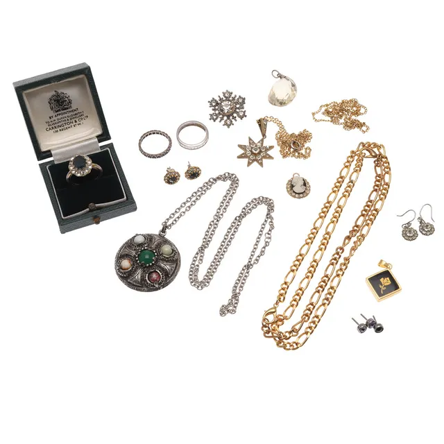 ASSORTED COSTUME JEWELLERY.