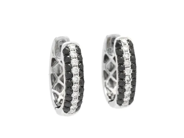 ÖRHÄNGEN, 14K vitguld, briljantslipade diamanter ca 0,28 ctv, ca W/SI, svarta briljantslipade diamanter ca 0,53 ctv, vikt 3,7 g, huggies, diamanter med nagg.