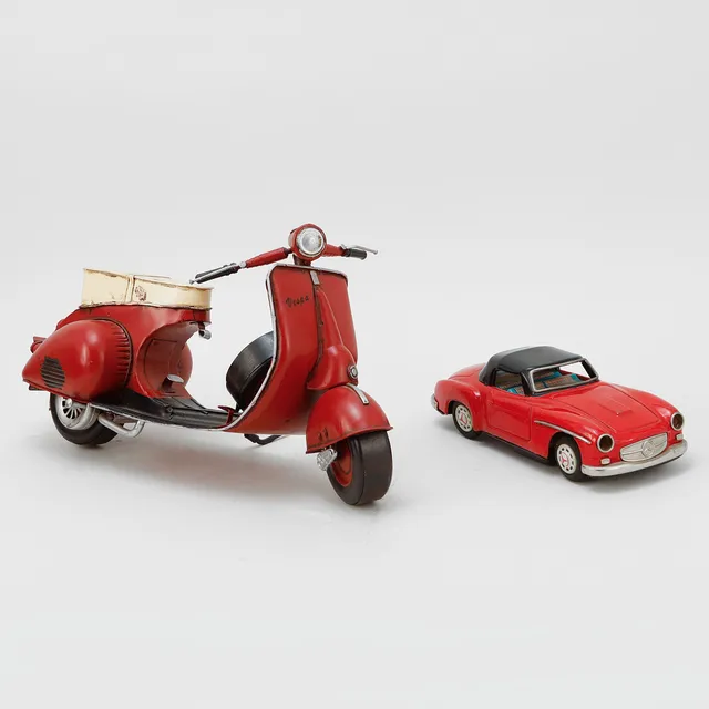MODELLFORDON, efter Vespa och Mercedes, bl a Japan.