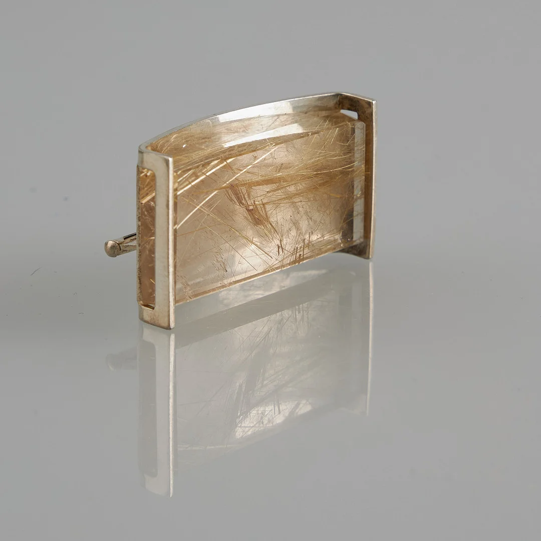 ELIS KAUPPI. BROSCH, rutilkvarts, silver, Kupittaan Kulta, Åbo 1962. — Brooches & Pendants — Stockholms Auktionsverk Helsinki