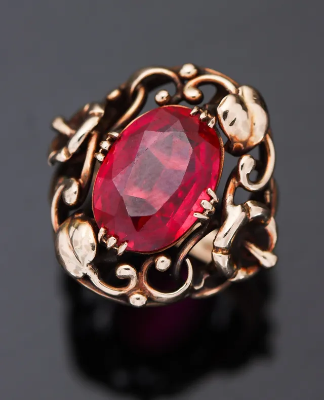 Vintage ring med synt. rubin af 14 kt. guld