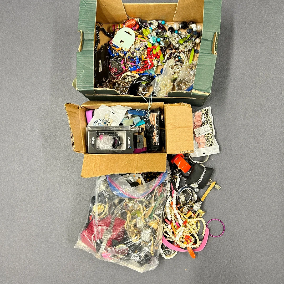MIXED COSTUME JEWELLERY. — Costume Jewellery — Chalkwell Auctions