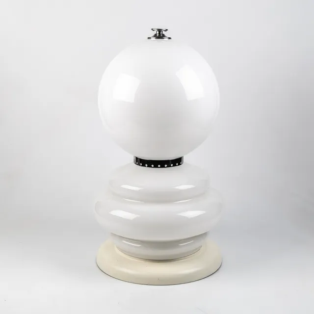 CARLO NASON. TILLSKRIVEN. Bords- / golvlampa, Space Age, 1970-tal, Murano-glas, kromade och lackerade detaljer.