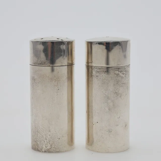 SALT och PEPPARKAR silver vikt ca 109 gram.